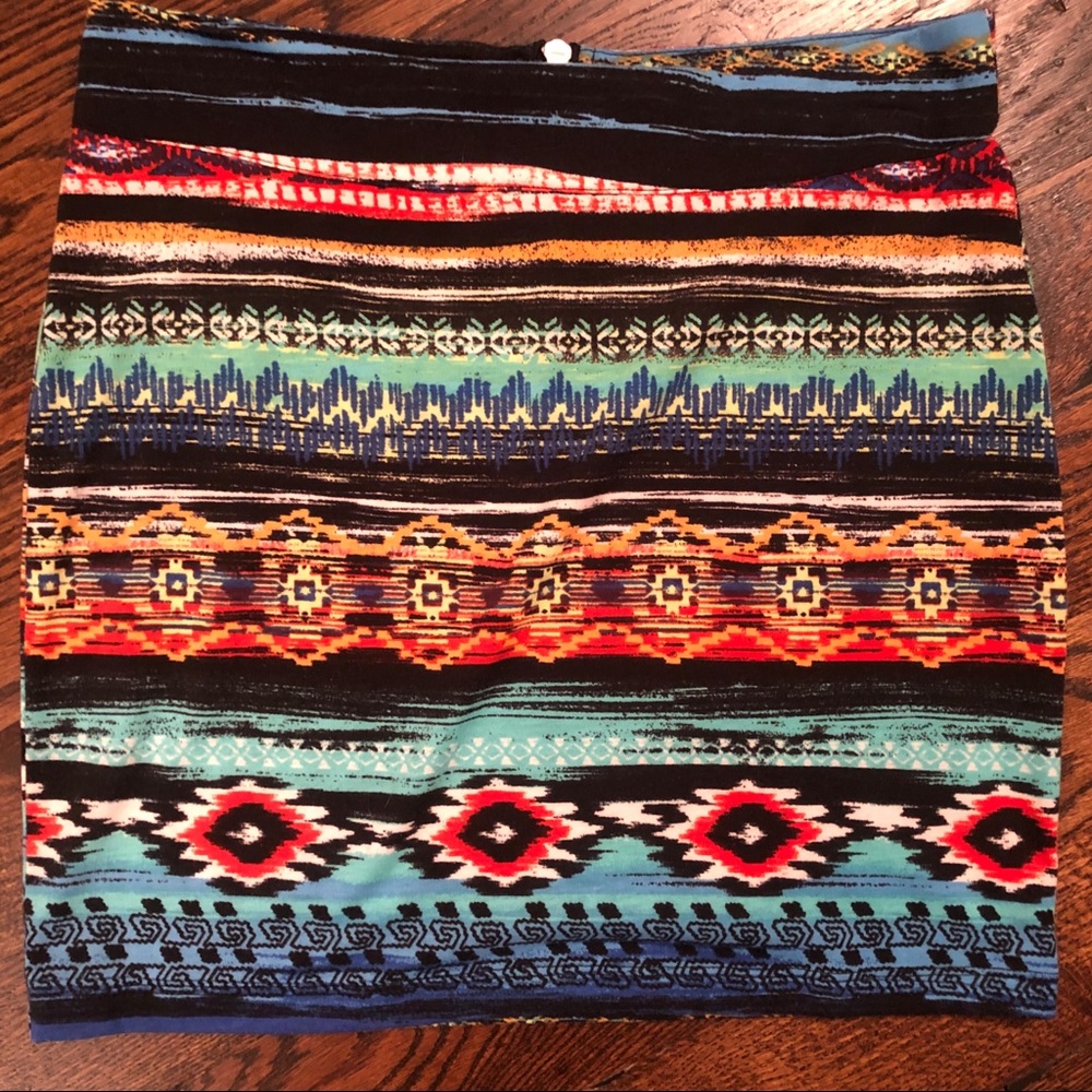 GB Miniskirt with Tribal Print and Zipper Back